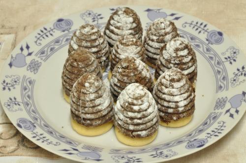 Vosí hnízda se žloutkovým krémem  – Snadné recept z Česko kuchyně, hotový za 40 - 60 minut